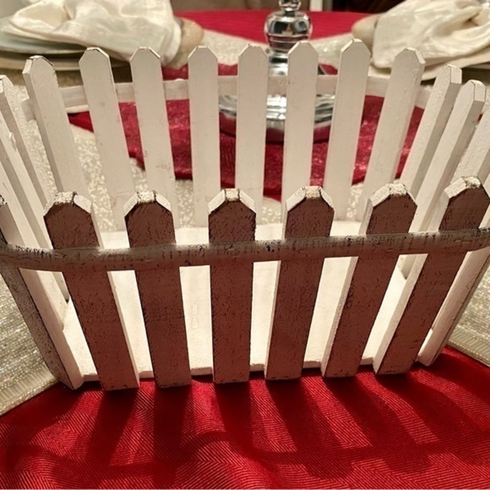🌸H4 - Farmhouse Fence Decorative Basket🧺🌸